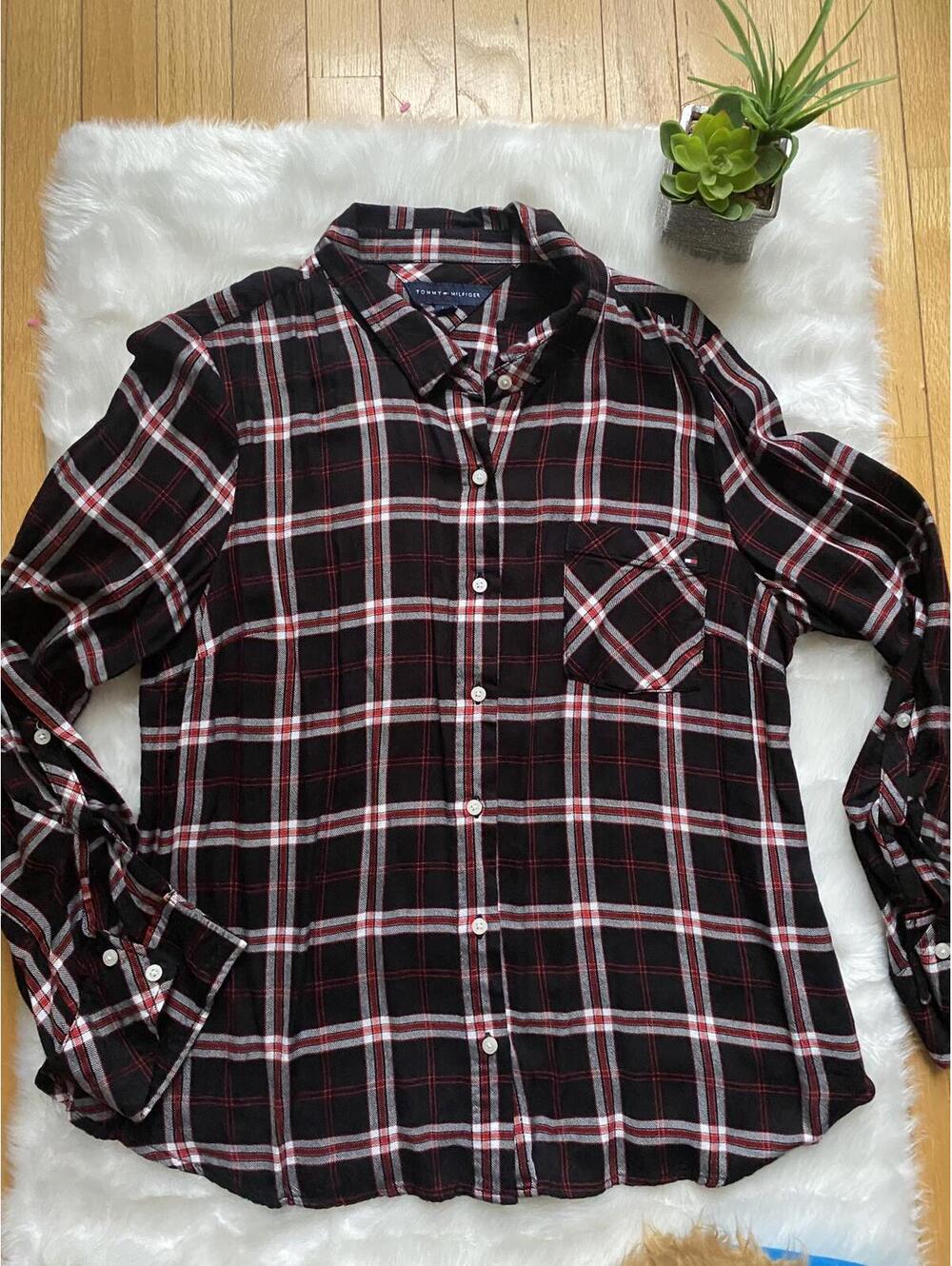 Tommy Hilfiger Women's Plaid Button-Up Large Shirt